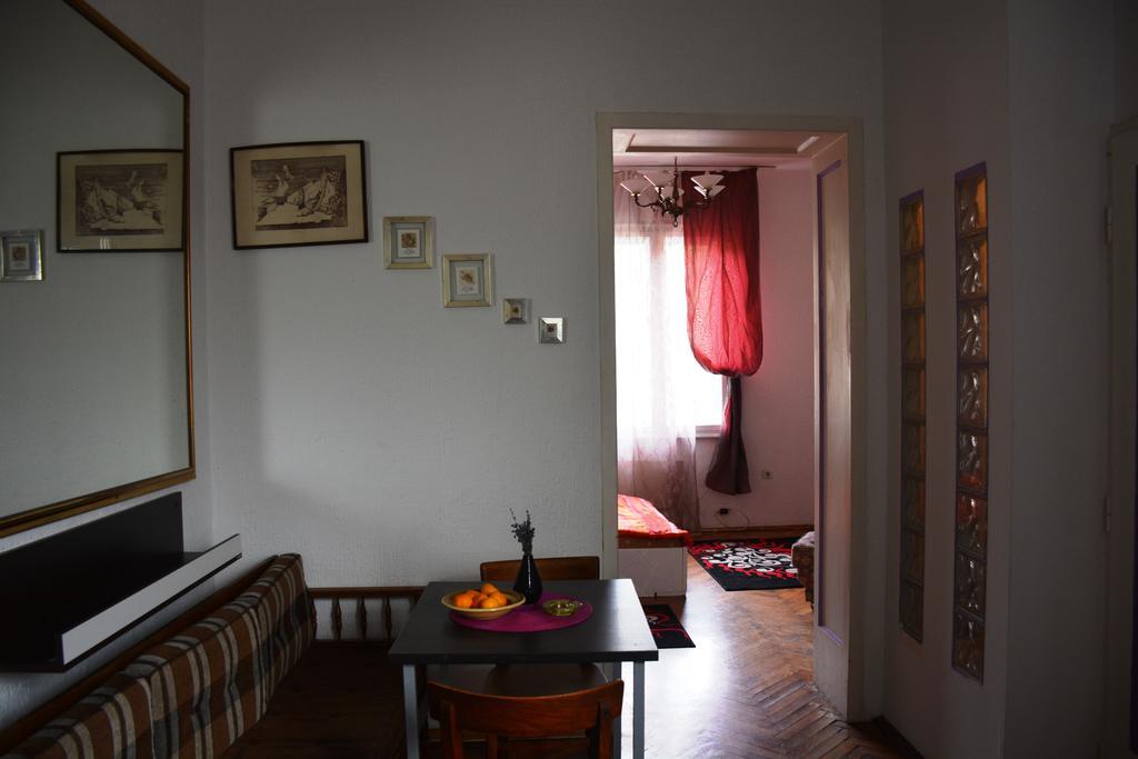 Cozy Downtown Apartment Belgrad Exteriör bild